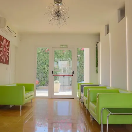 Donnosanto Apartahotel Torre Santa Sabina