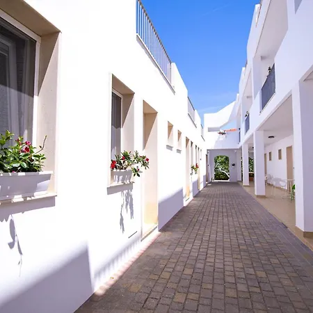 Donnosanto Aparthotel Torre Santa Sabina